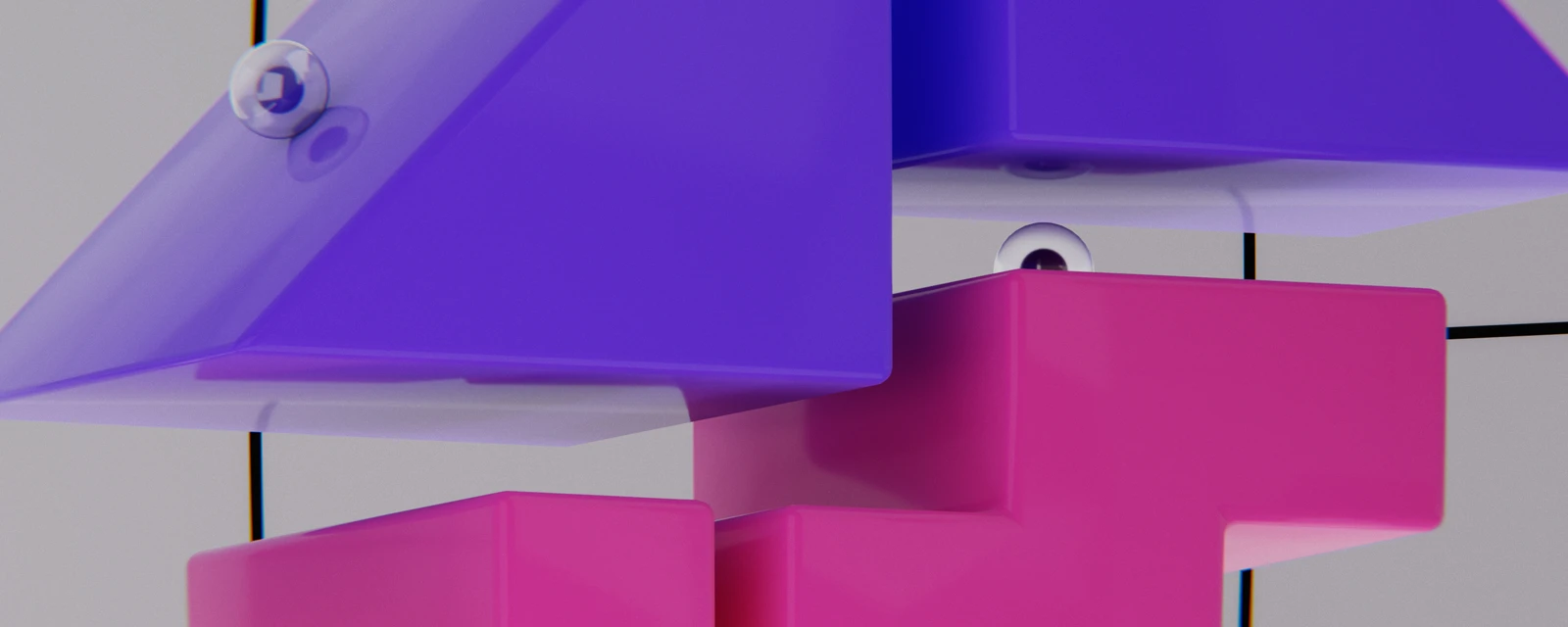 Titelbild zum Thema Barrierefreiheit zeigt einen Ausschnitt verschiedener geometrischer Formen in unseren Markenfarben Violett und Pink.