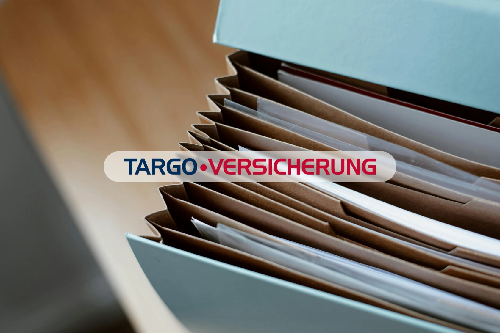 Headerbild TARGO Extranet der TARGO Versicherungen: Nahaufnahme von Dokumentenmappe